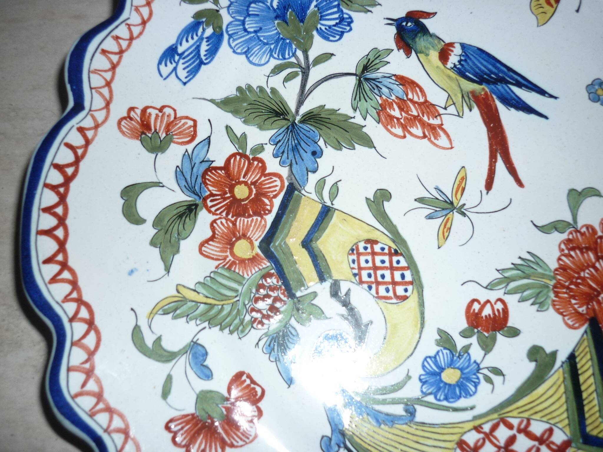 Decorative ceramic bird and cornucopia plate