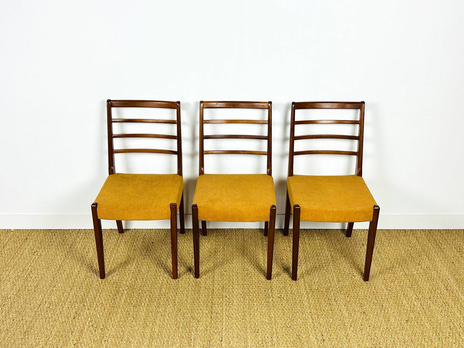 3 chaises scandinave 1960