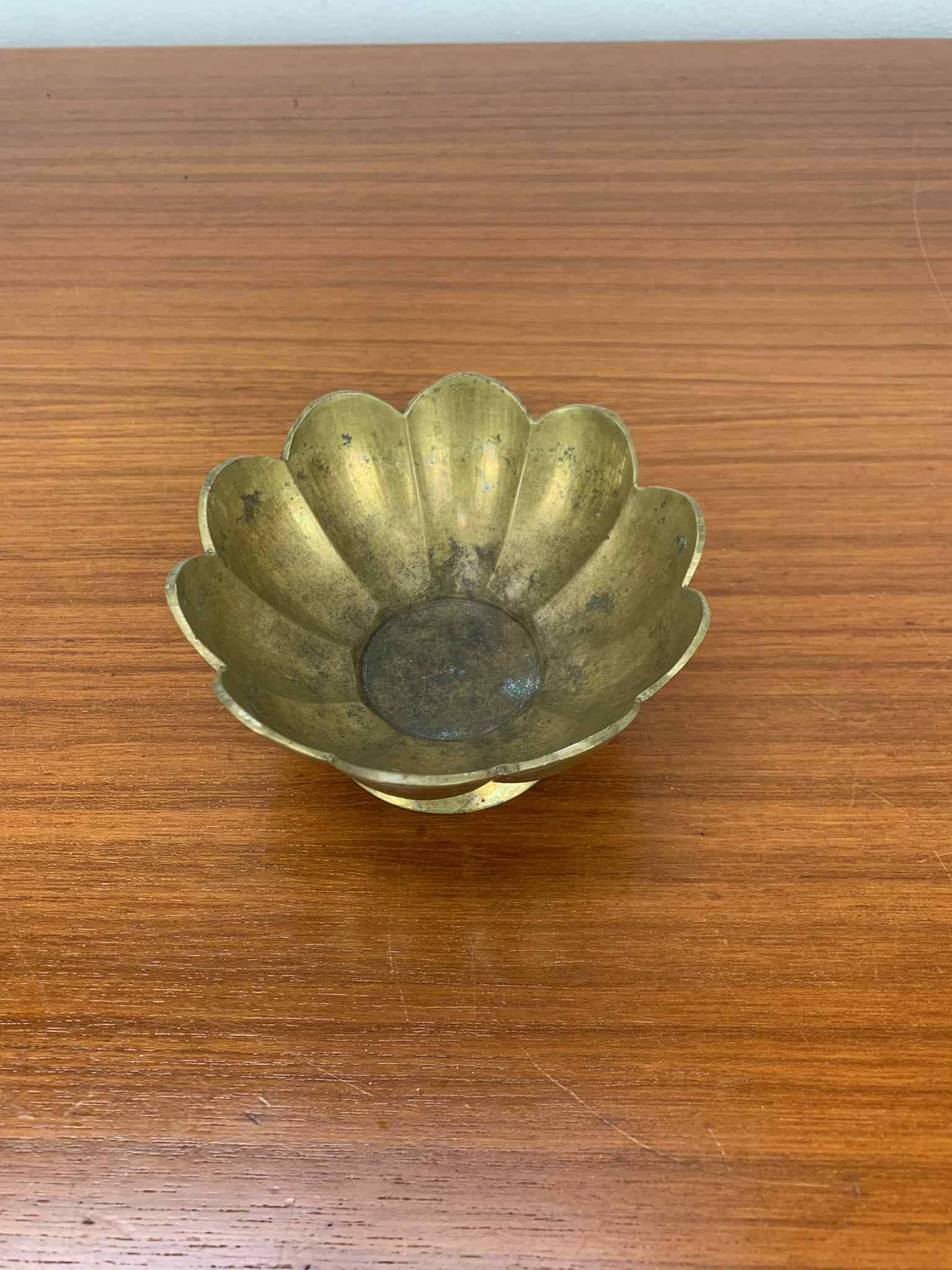 Vintage gold-plated brass flower emptier