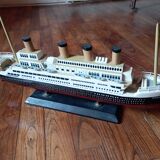 Model of the vintage Titanic ship