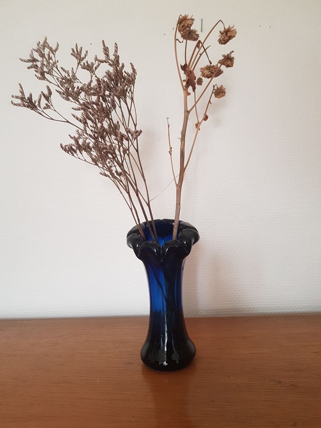 Vintage blue soliflore