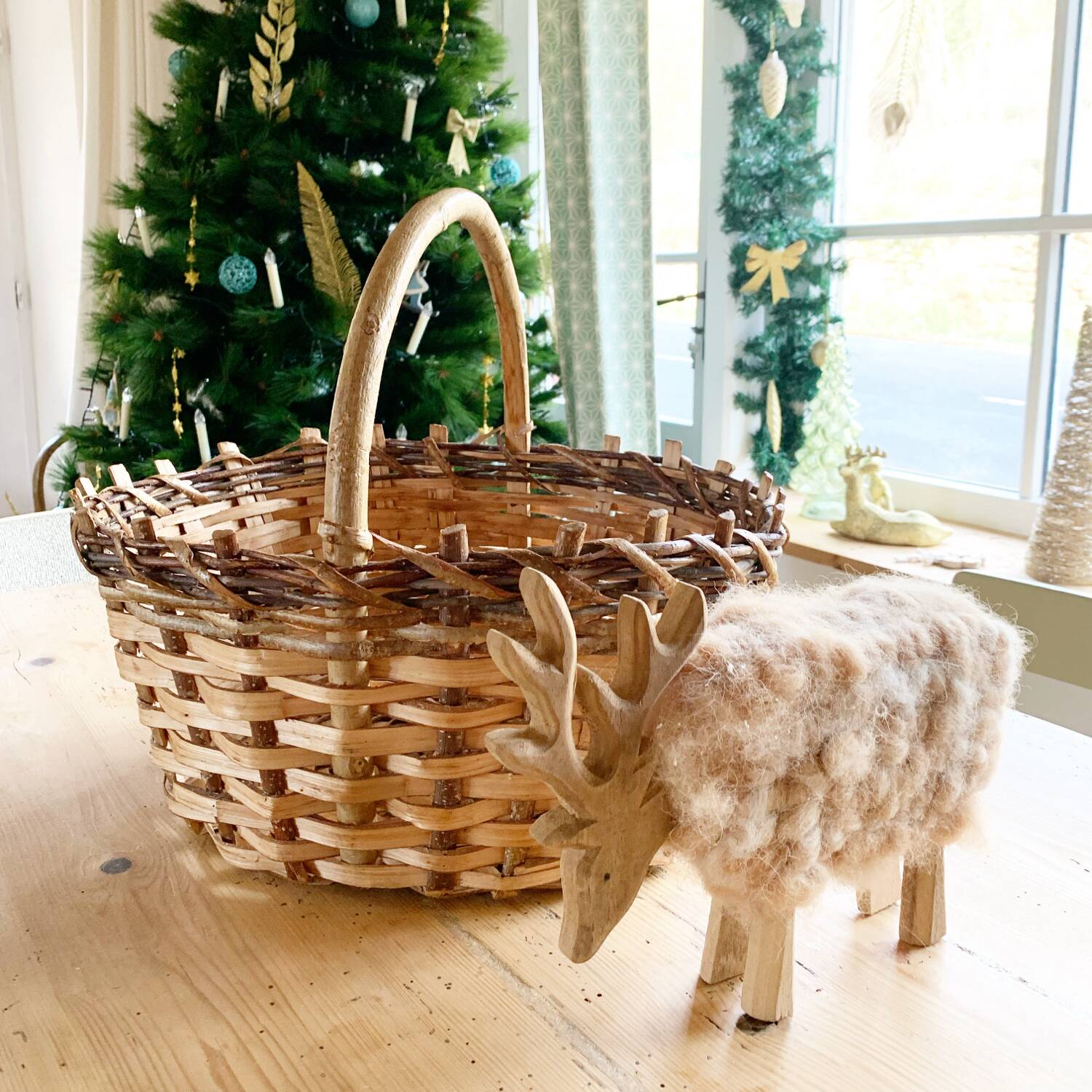 Two-tone vintage basket