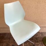 Mauï Kartell office chair design Vico Magistretti swivel wheel
