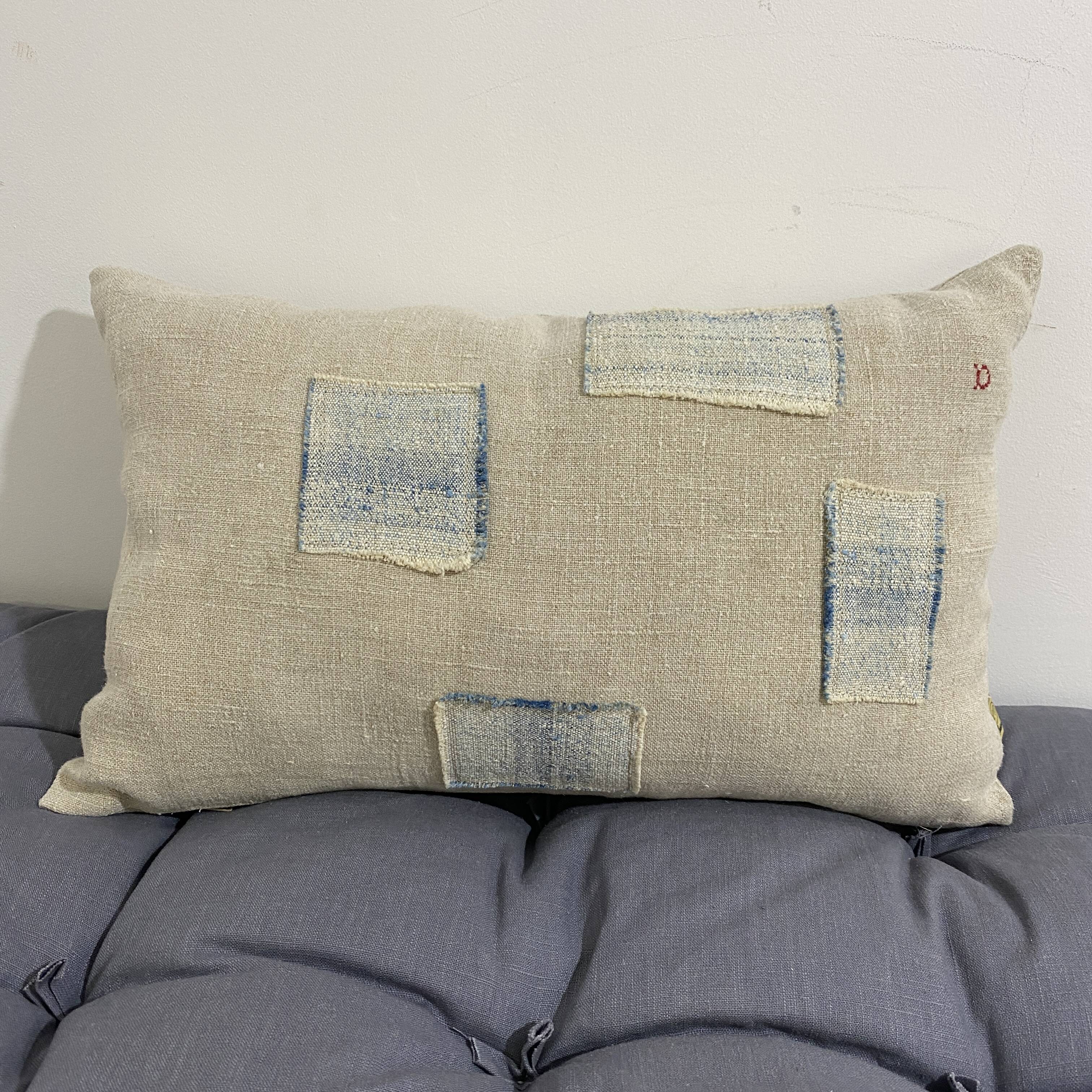 Coussin en toile ancienne style Kilim