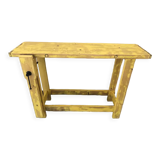 Yellow patinated establishment