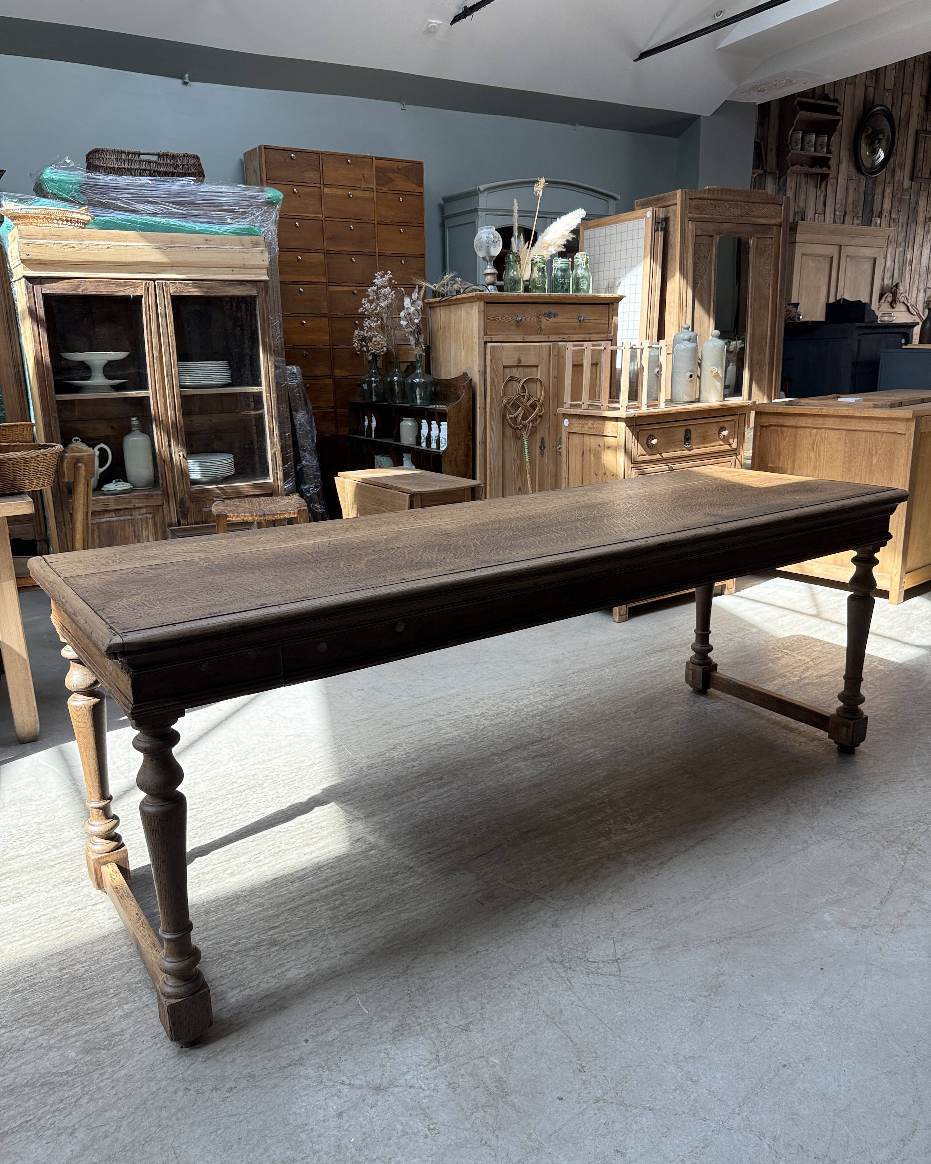 Farm table with turned legs in oak (renovated)