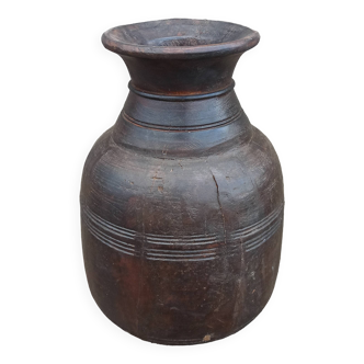 Petit pot ancien en bois