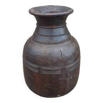 Petit pot ancien en bois