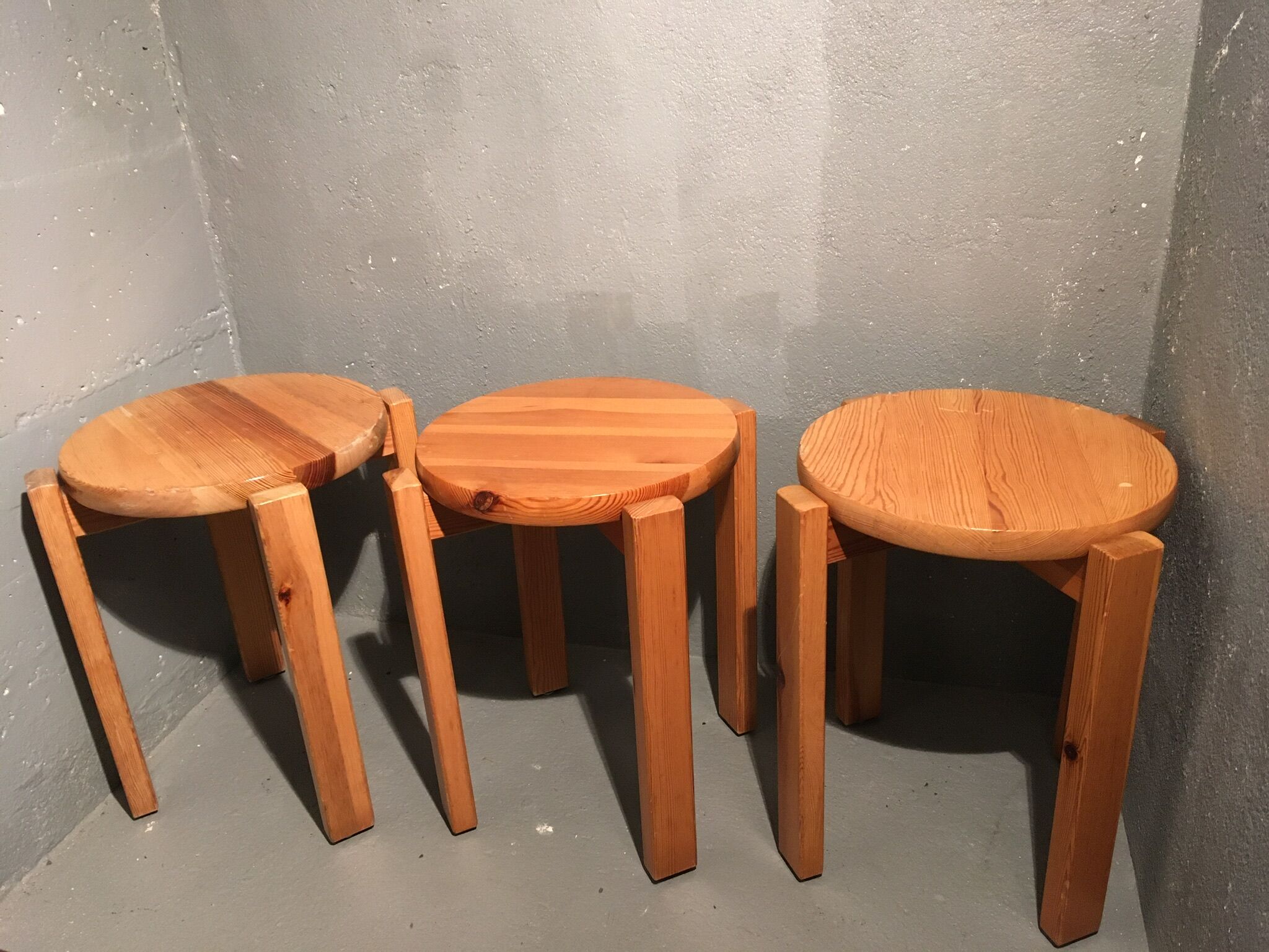 Set de trois tabourets rond en bois