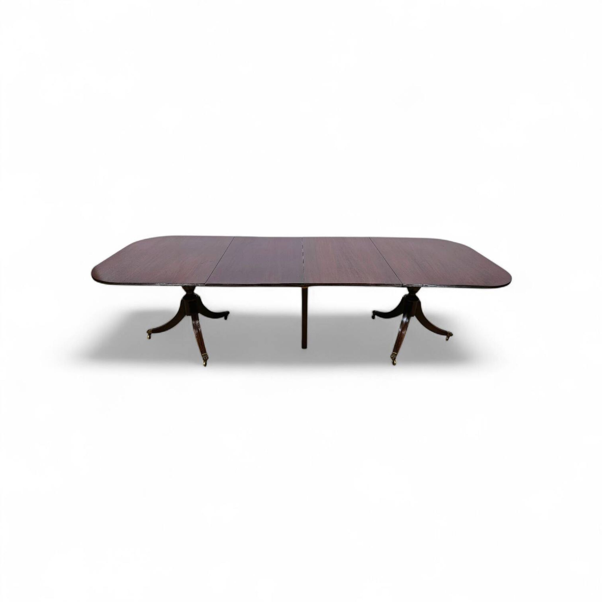 Elegant Dining Table, 2nd half of the 19th Century - Classic/Walnut