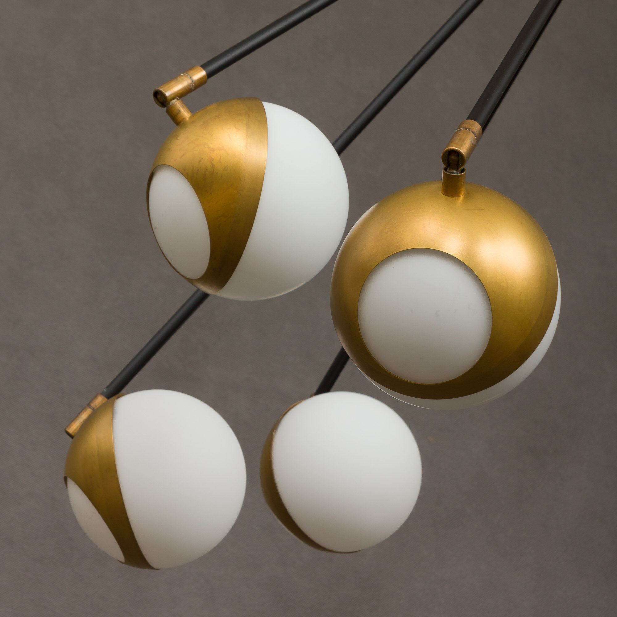 Italian brass chandelier with 8 light points