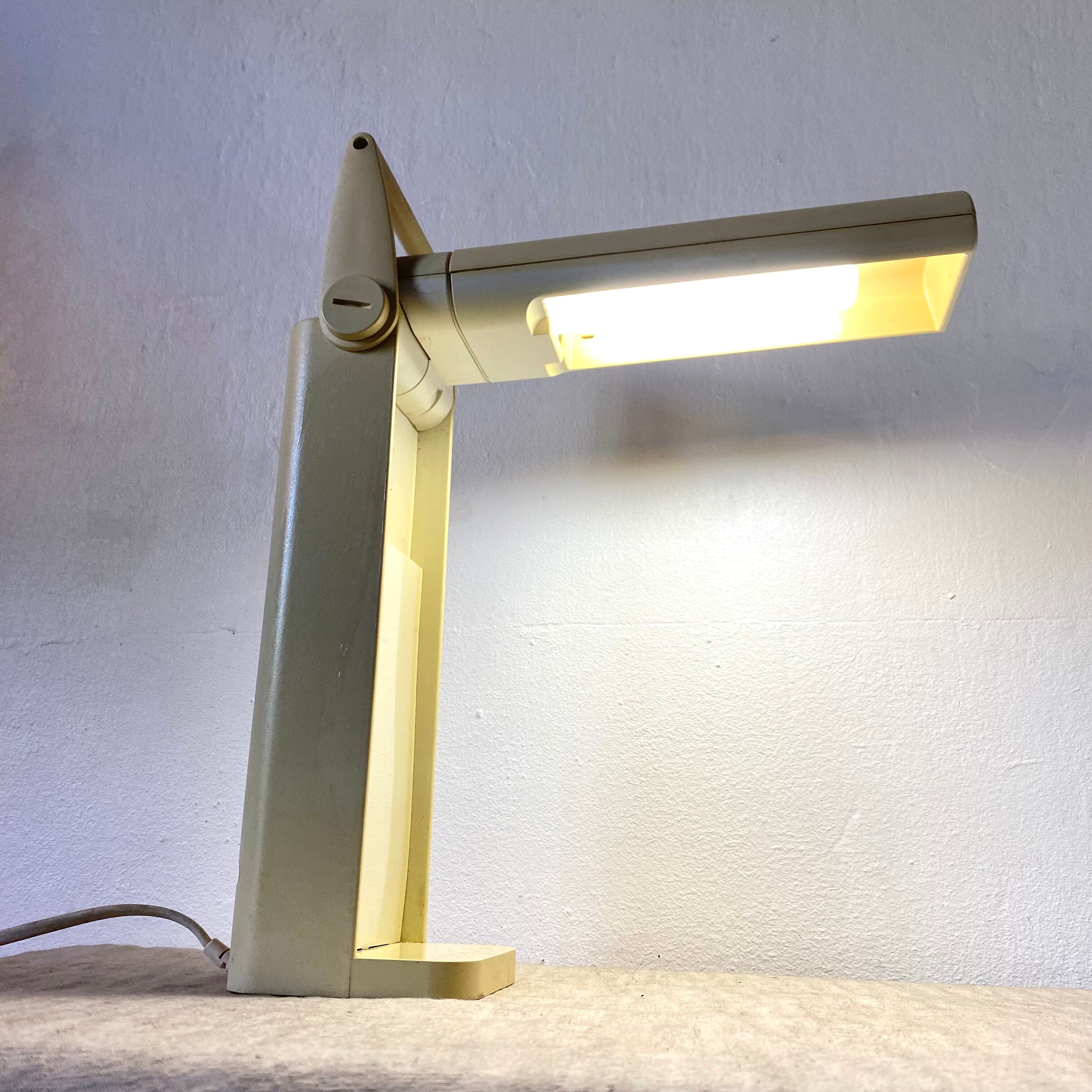 Dayligh folding desk lamp 80s