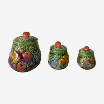 Pots in slip decoration fruits