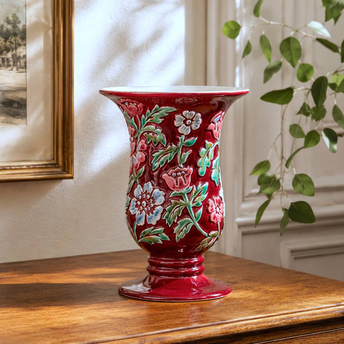 Vase signé CAB Céramique d'Art de Bordeaux en barbotine fleuri