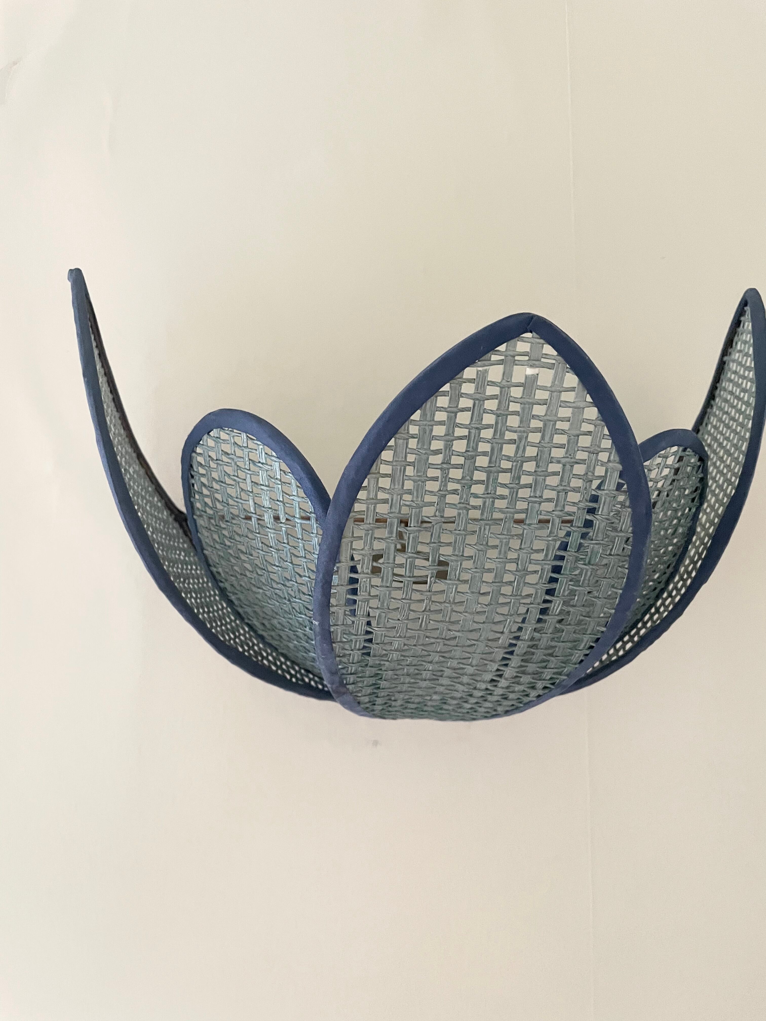 Lotus flower canning wall lamp