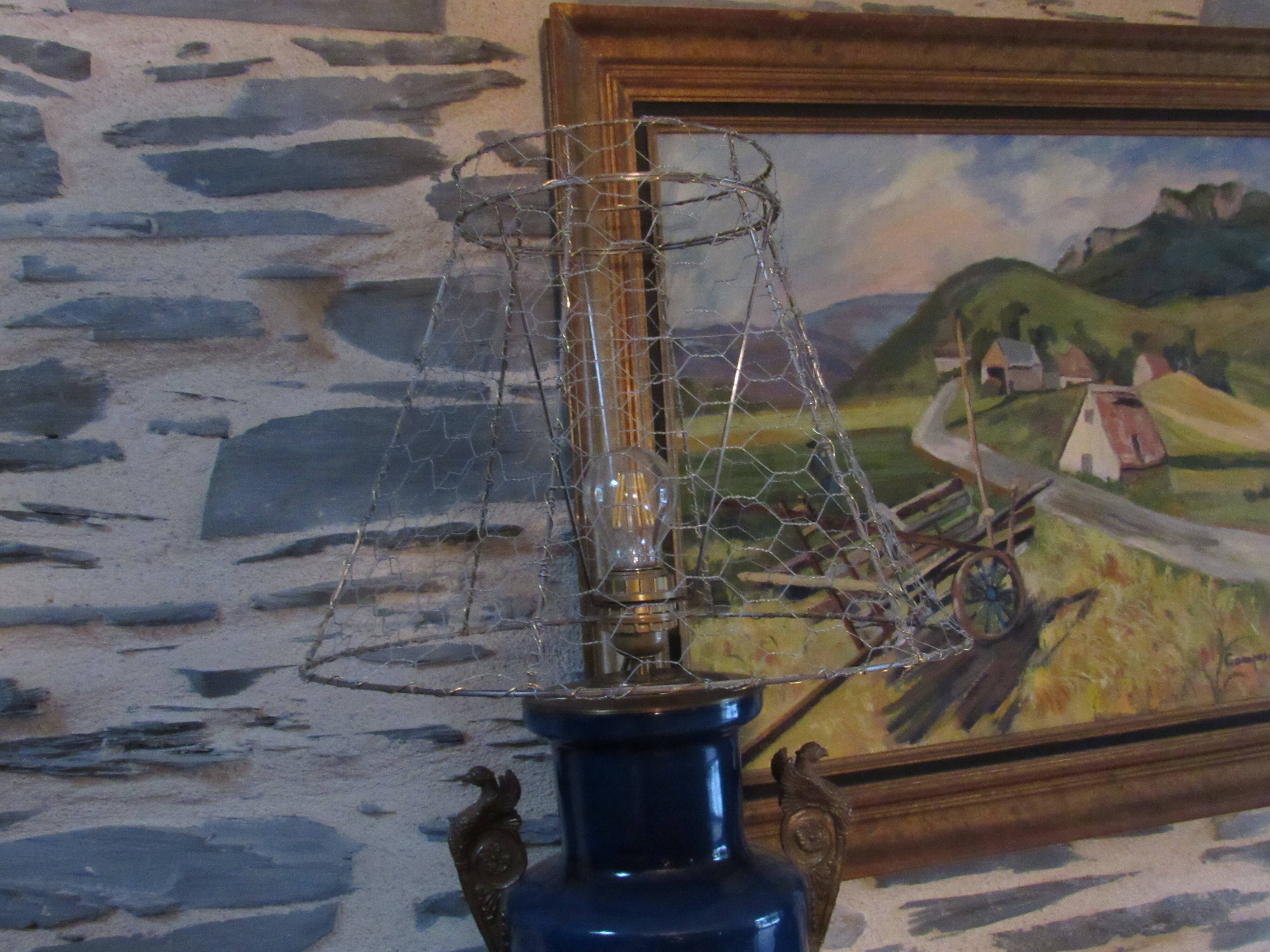 Table lamp
