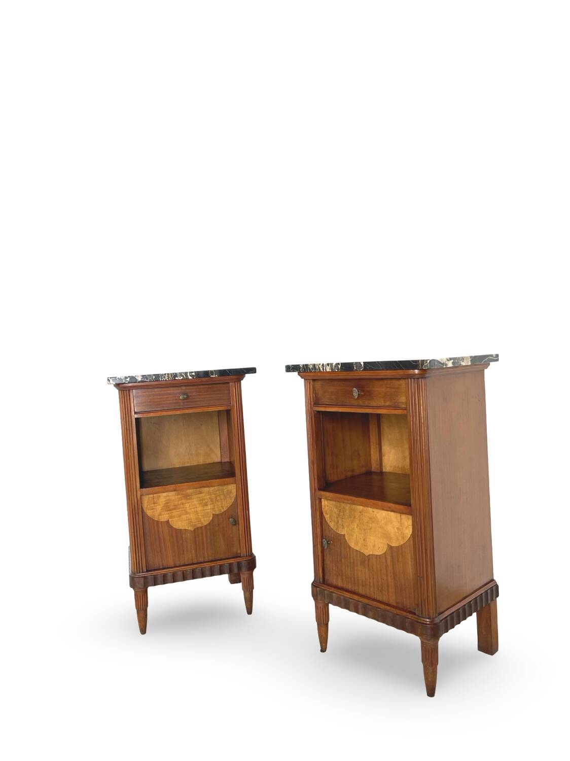 Tables de chevet italiennes en placage d'acajou avec de splendides