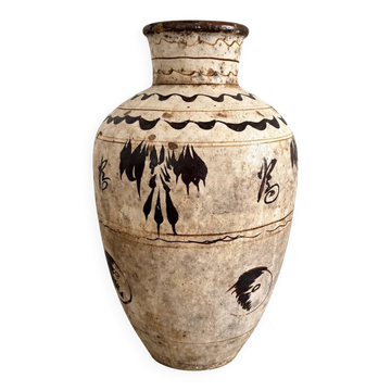 Chinese Cizhou earthenware wine pot from the Ming or Yuan dynasty