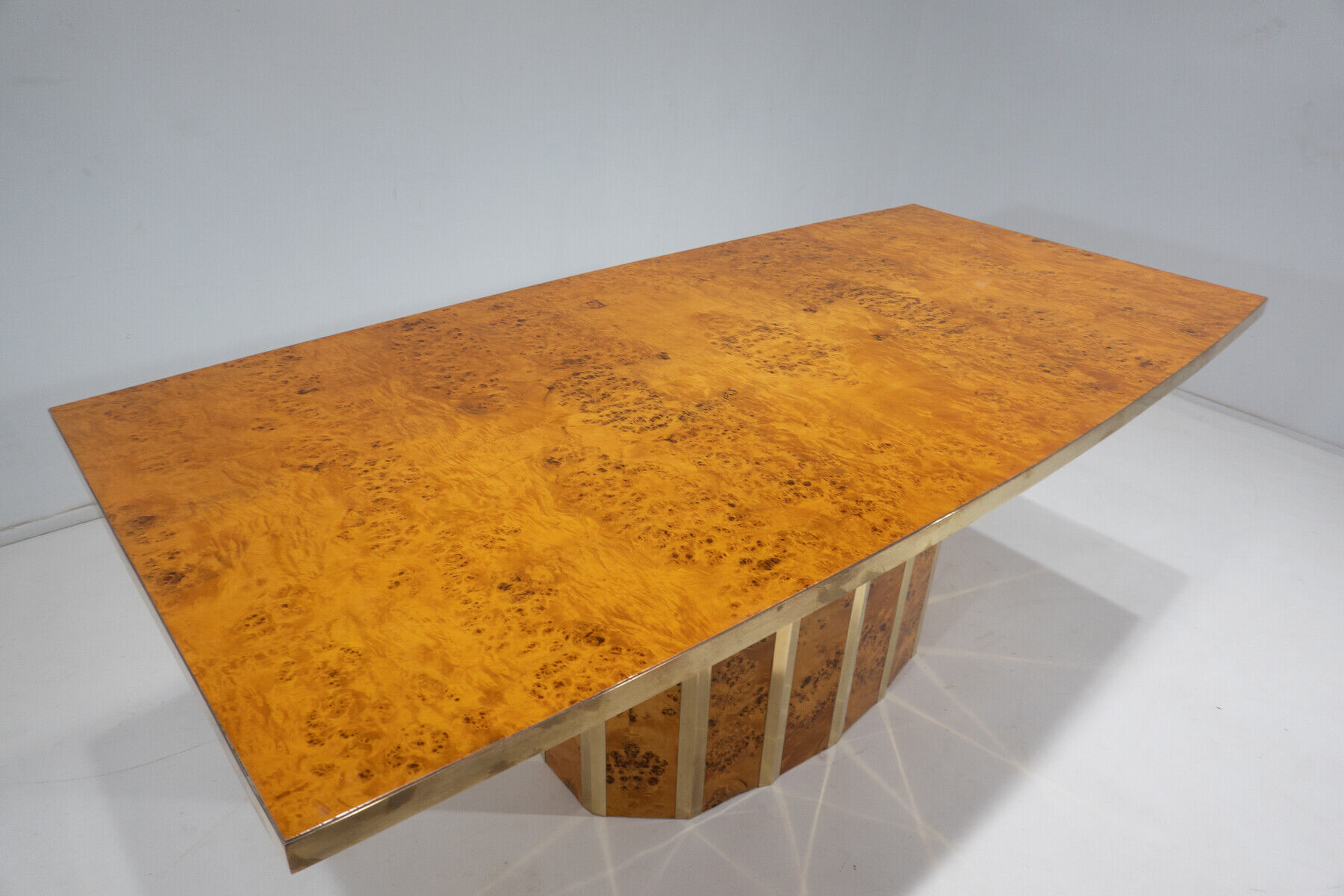 Mid-century modern dining table, Ash Burl, Italy