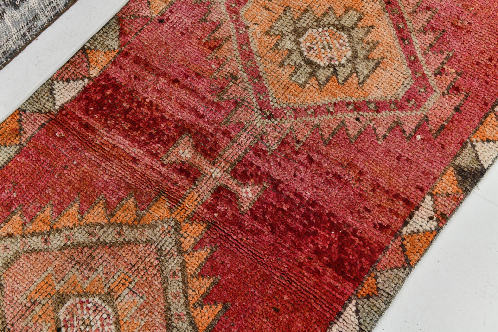 Tapis oriental turc rouge et rose, 88 x 329 cm