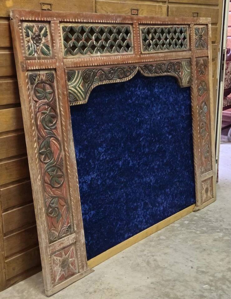 Wooden sculpted and polychrome architectural entourage – Orientalist work
