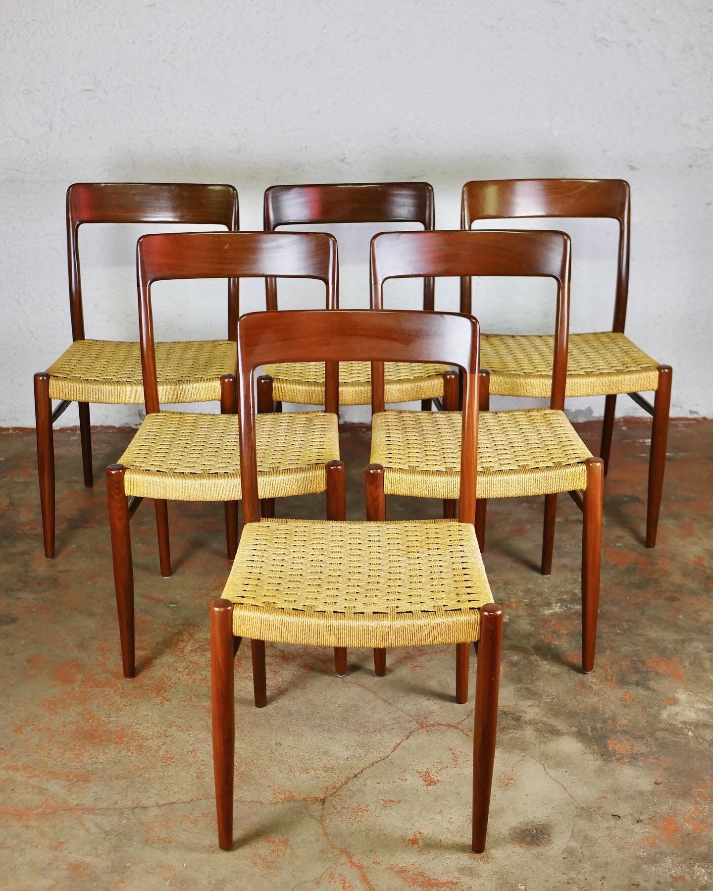 Suite de 6 chaises scandinaves en corde et teck
