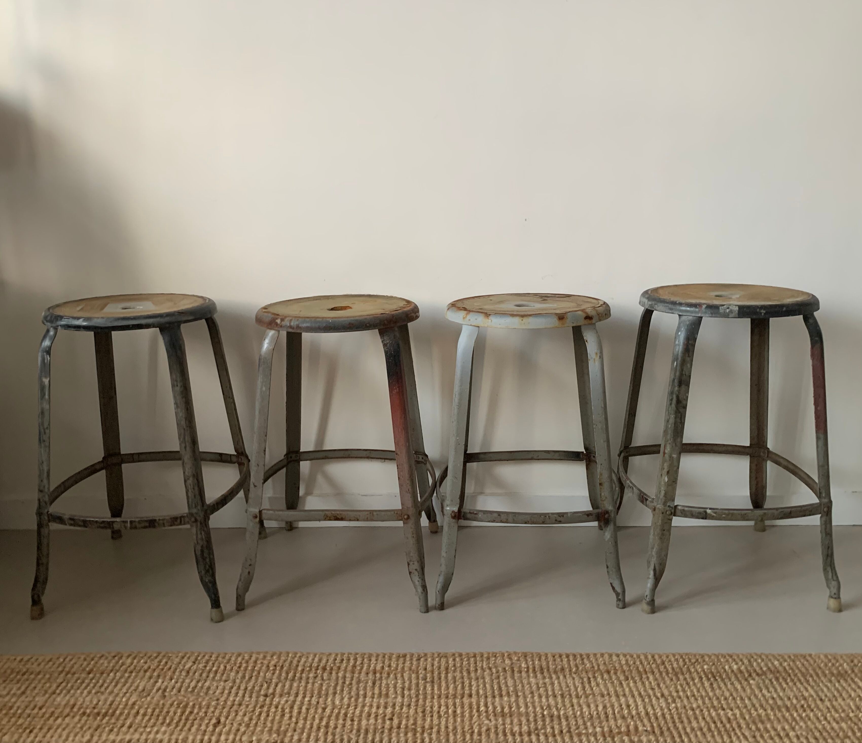 Lot 4 tabourets Nicolle anciens