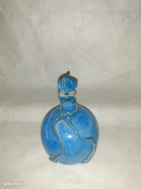 Perfume bottle in glass paste
