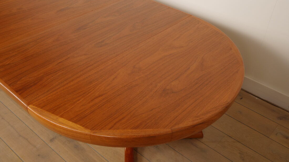 Vintage round dining table | extendable | teak | 120 cm - 220 cm