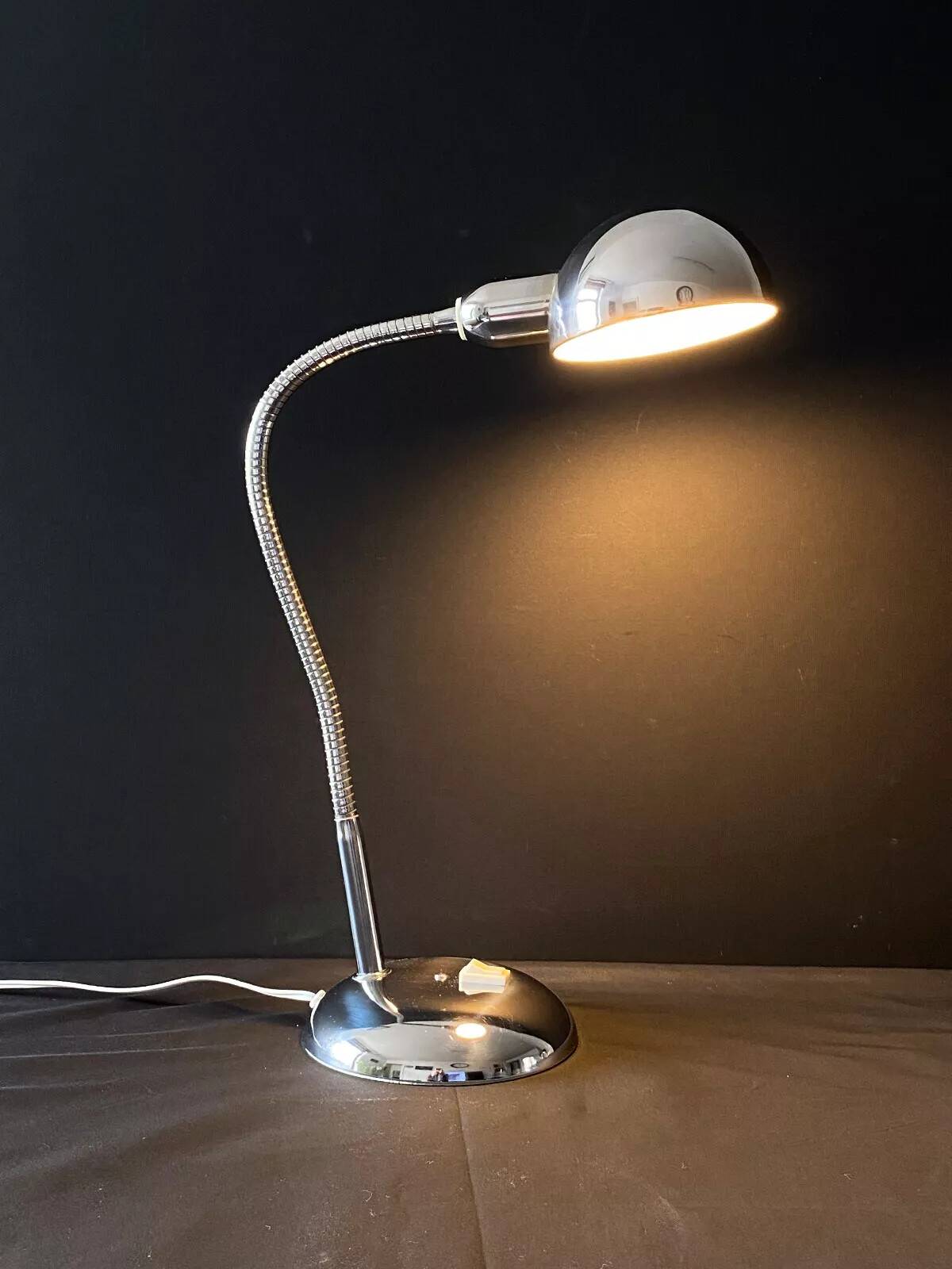 Articulated table lamp on flexible chrome metal vintage 70's