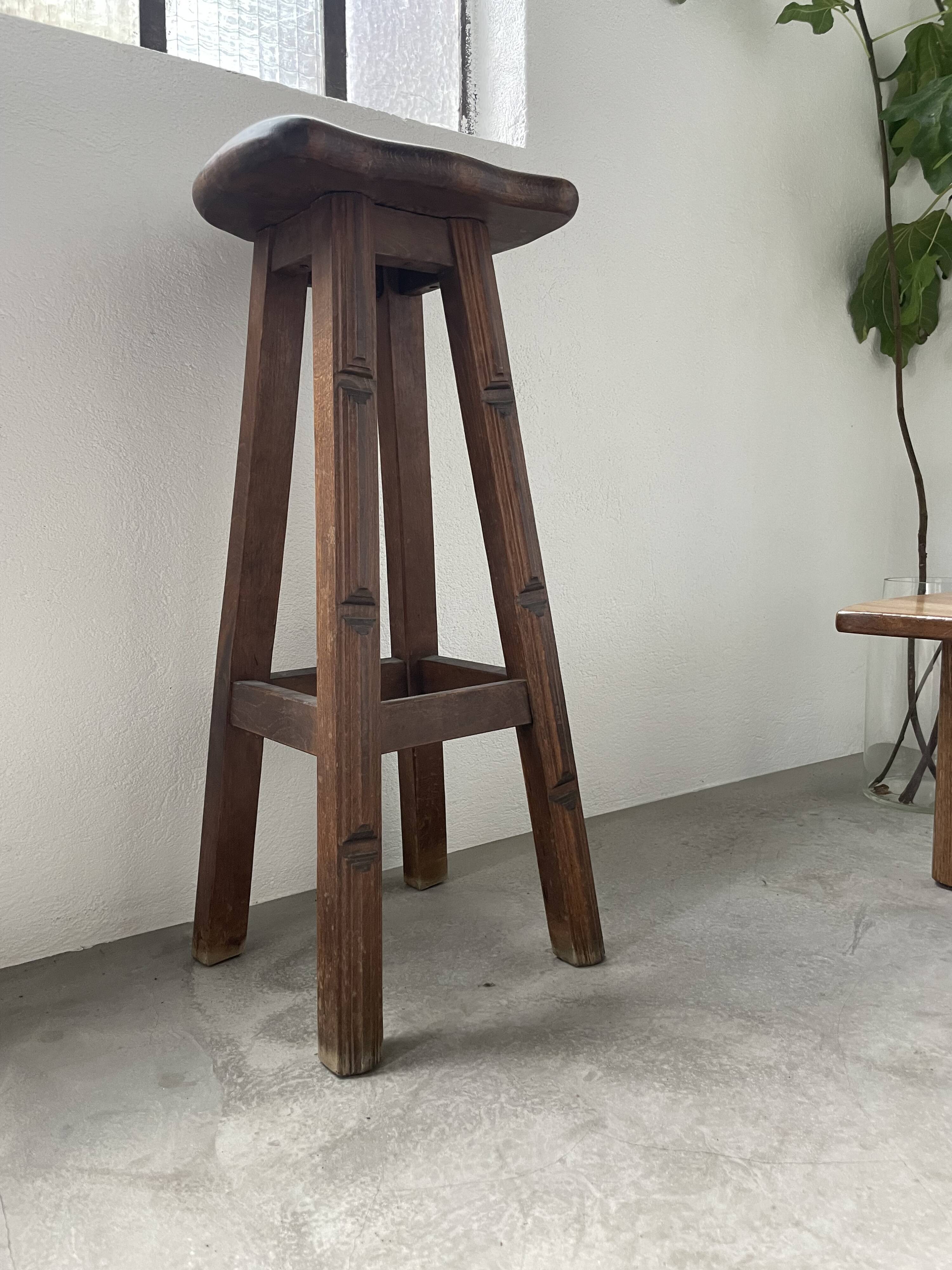 Tabouret haut brutaliste
