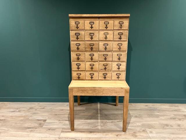 Shannon square table and 24-compartment business unit set