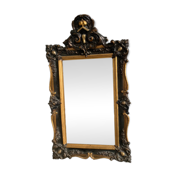 Antique bevelled mirror from the 19th century, sculpted and gilded frame.