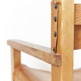 Chaise avec accoudoirs en pin massif et cuir de selle de Biosca