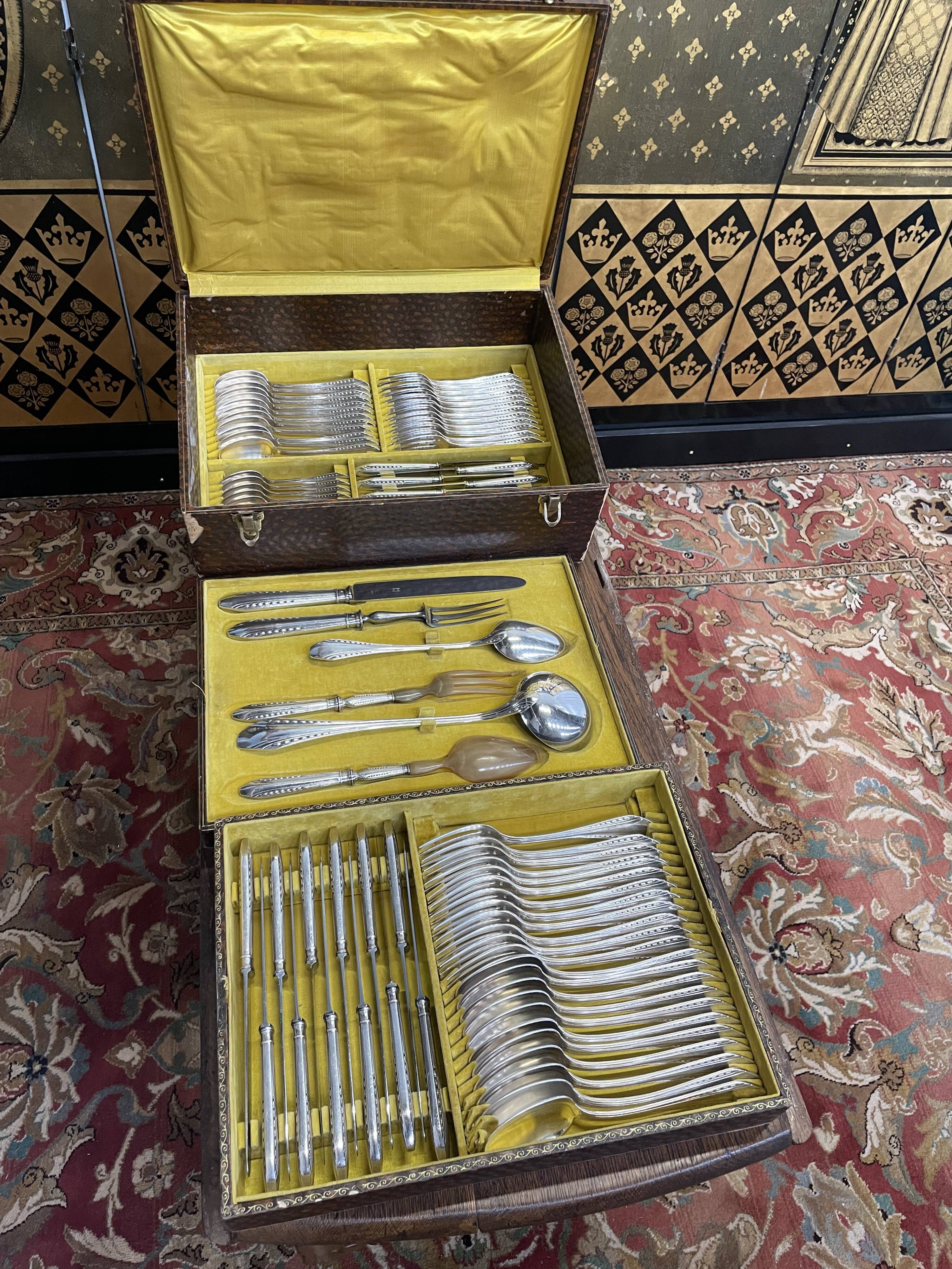 Art Deco period housewife 90 pieces