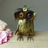 Owl sculpture, owl, brutalist, in sheet metal, in the Curtis style