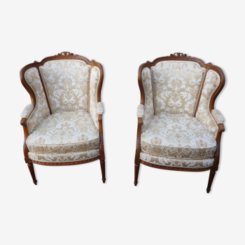 Paire de fauteuils de style Louis XVI à oreilles