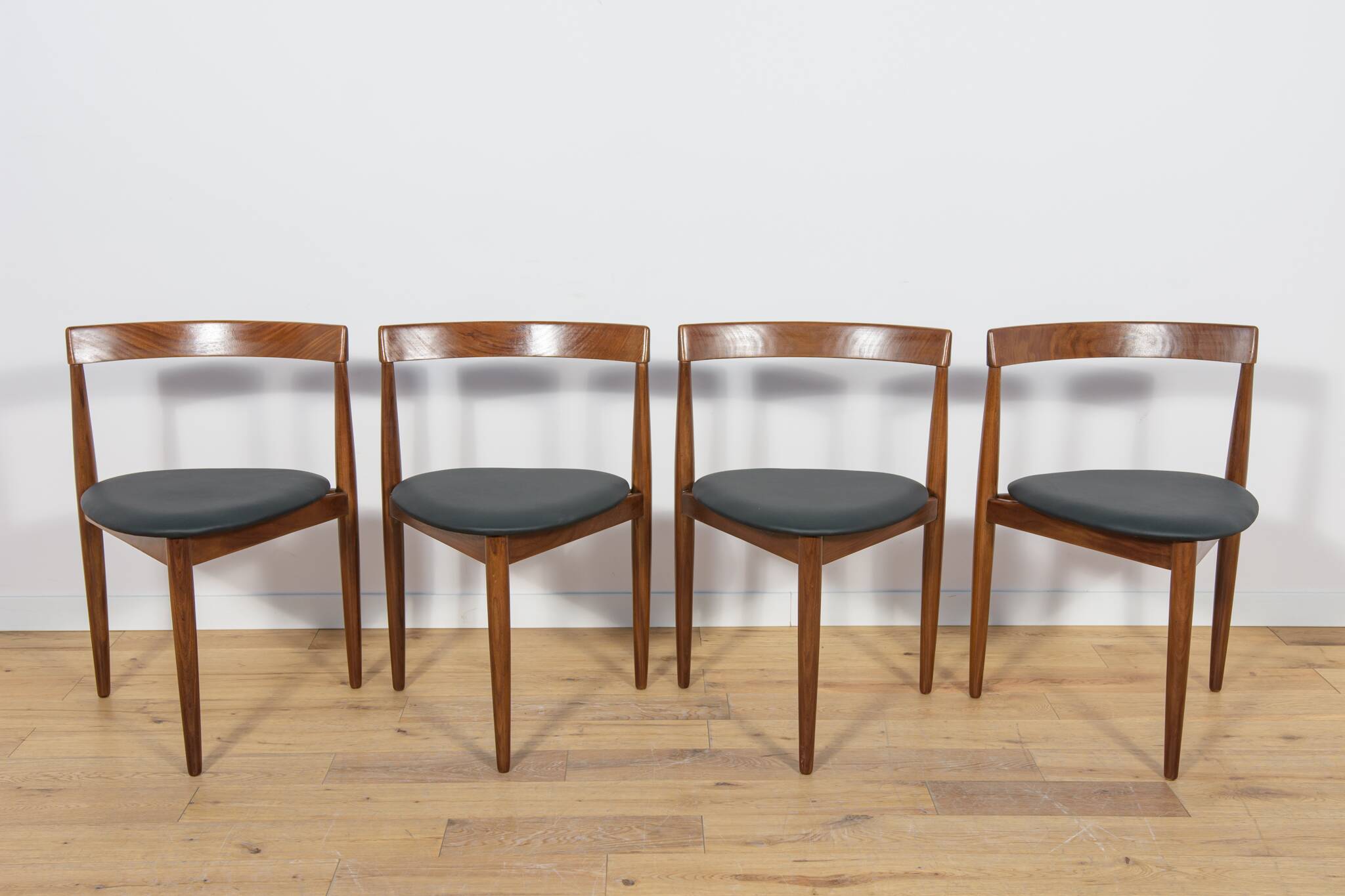 Mid-Century Teak Dining Table and Chairs Set by Hans Olsen for Frem Røjle.