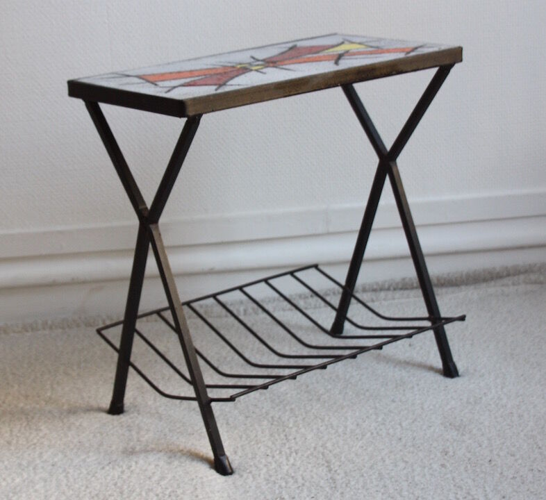 Tablet magazine rack 60-70 years