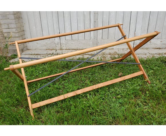 Folding coffee table