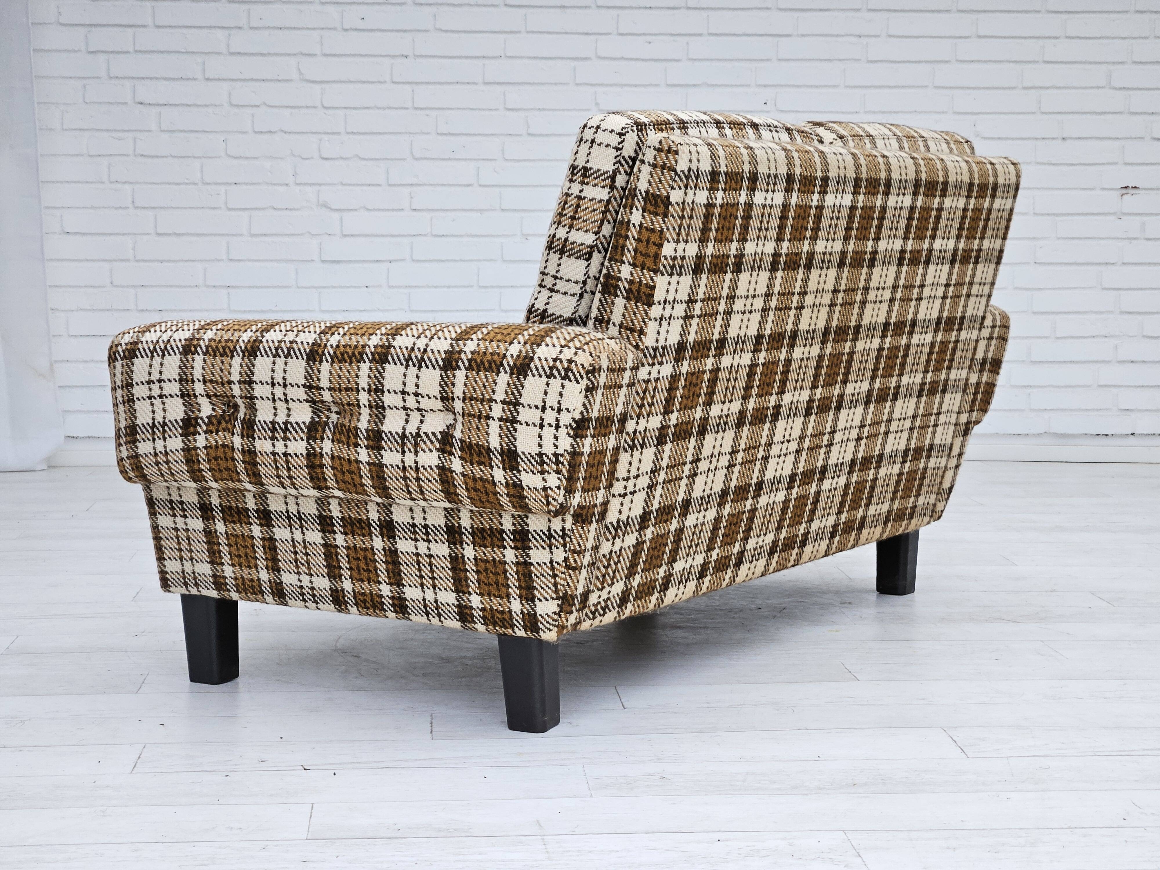 Années 1970, canapé danois 2 places