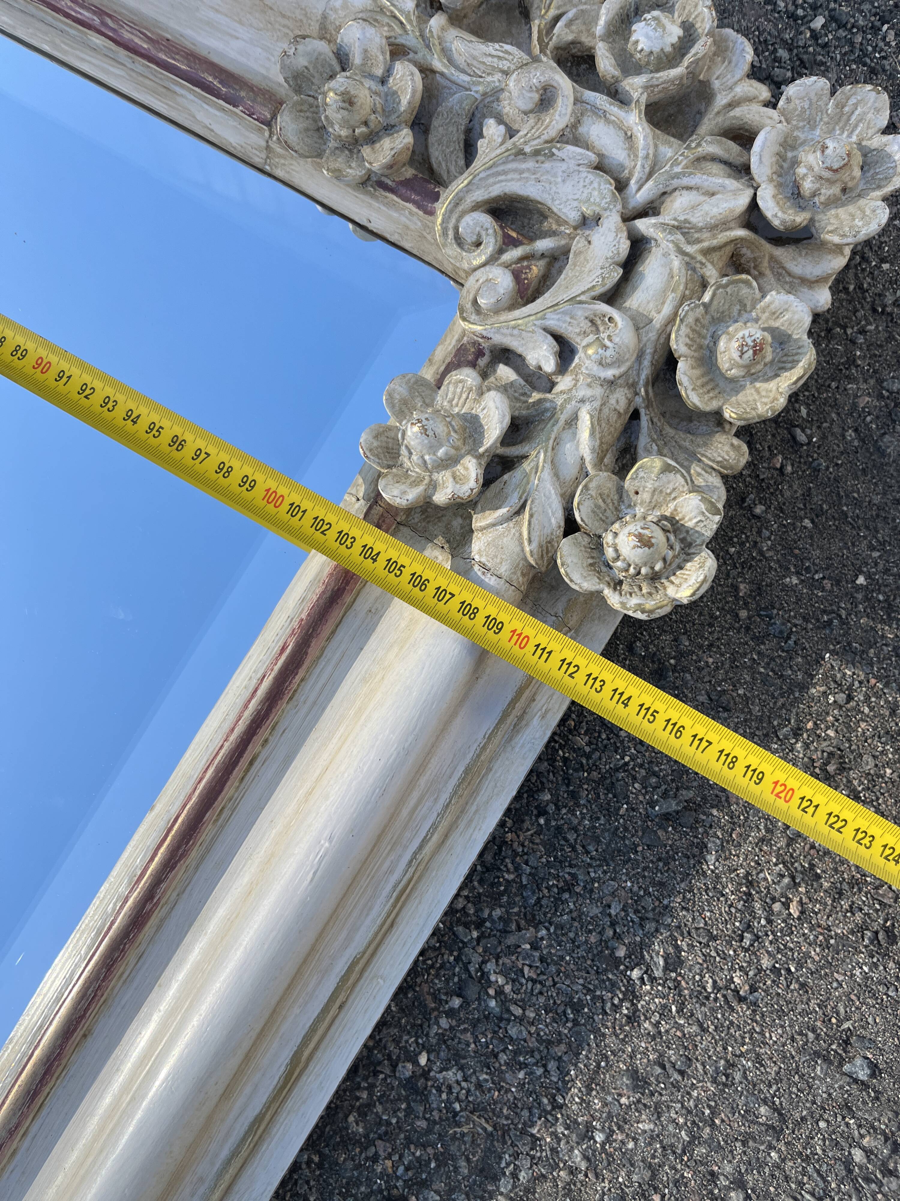 Large decorative mirror with a relief design of roses and flowers – Romantic style