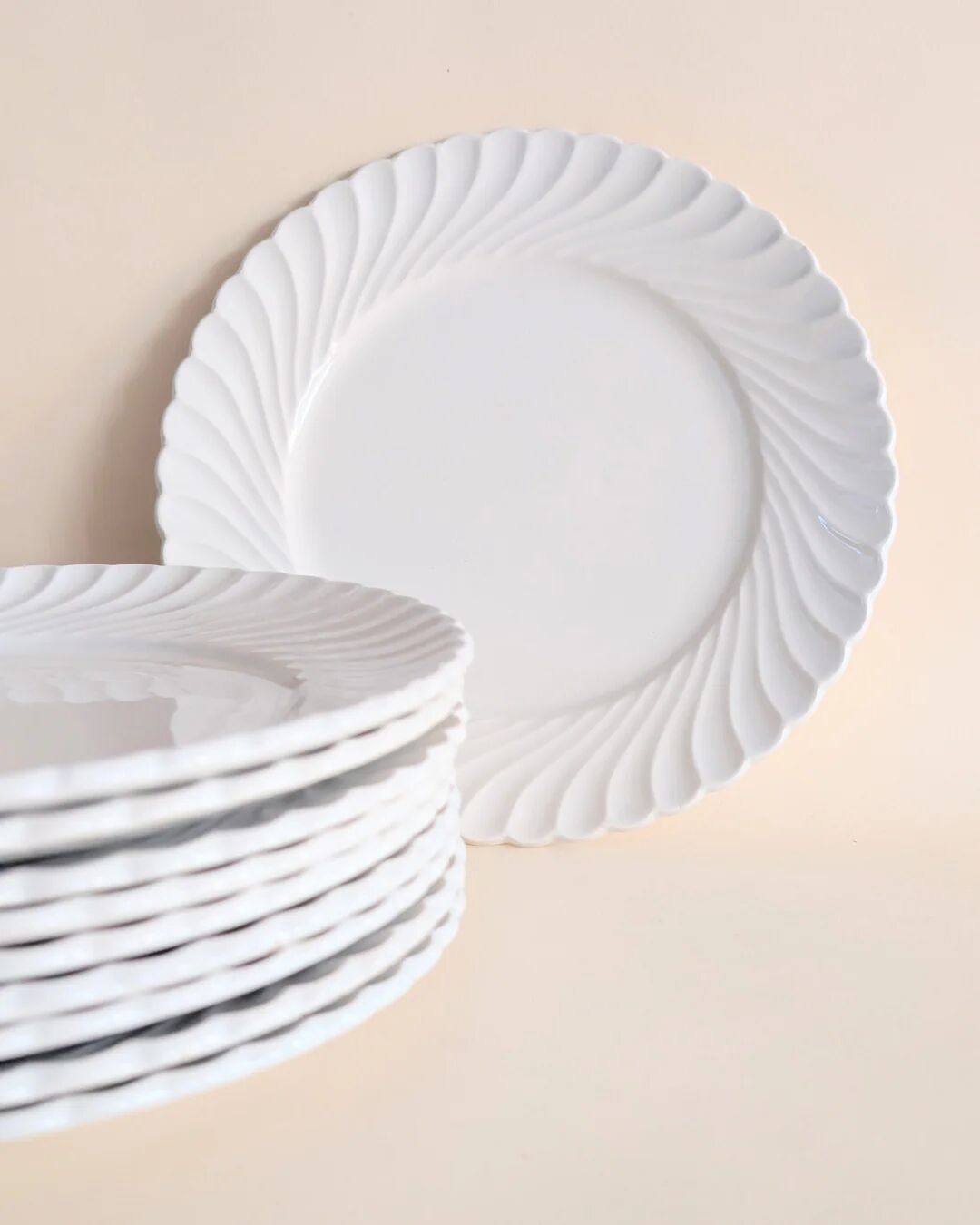 White ceramic twisted dinnerware set