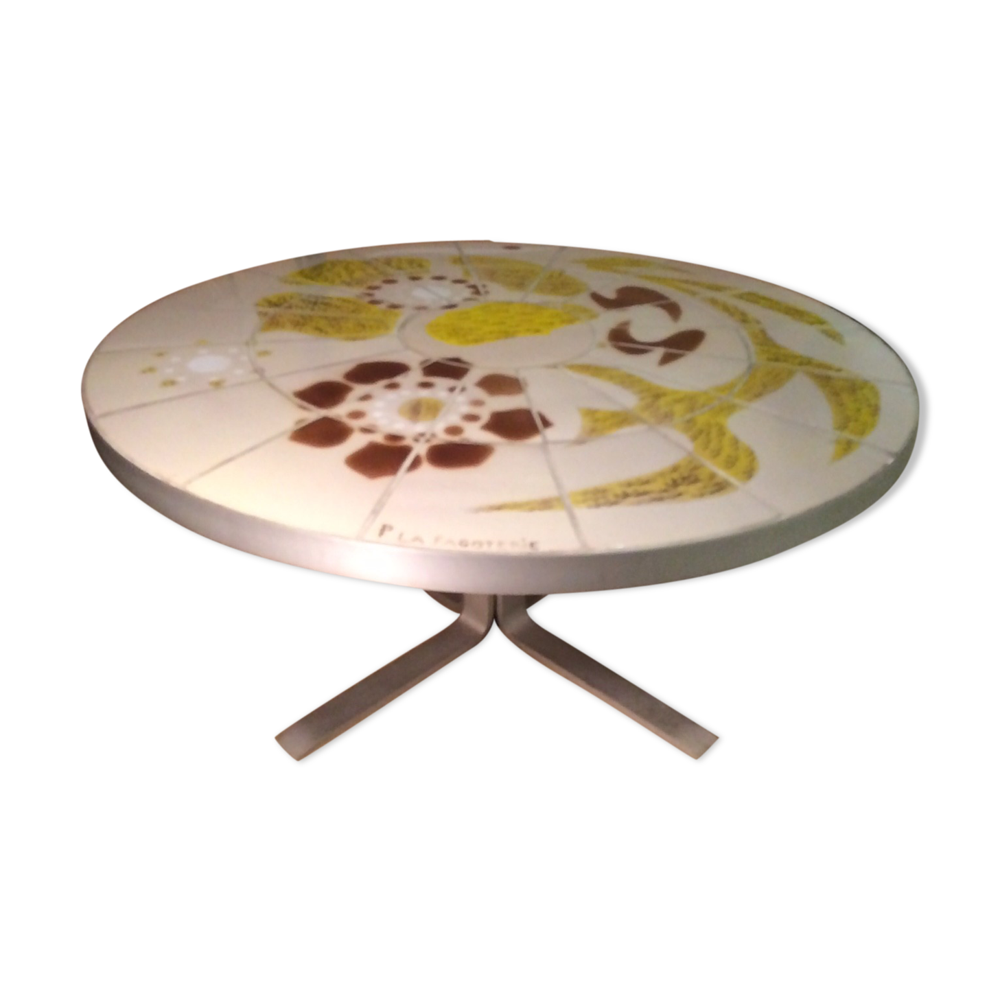 Round vintage coffee table with ceramic tray - 70s