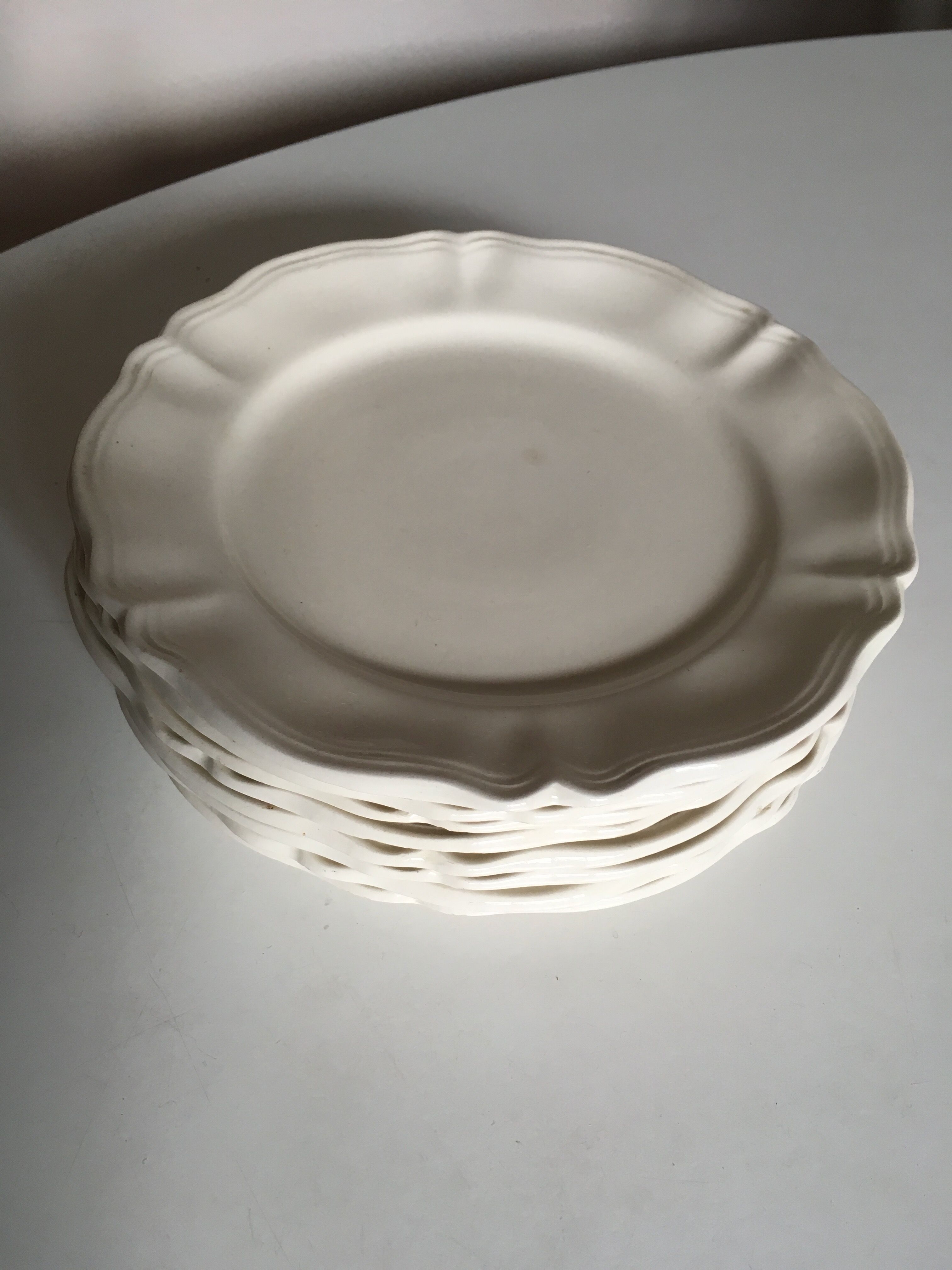 8 Sarreguemines ivory plates to gadroons 20cm