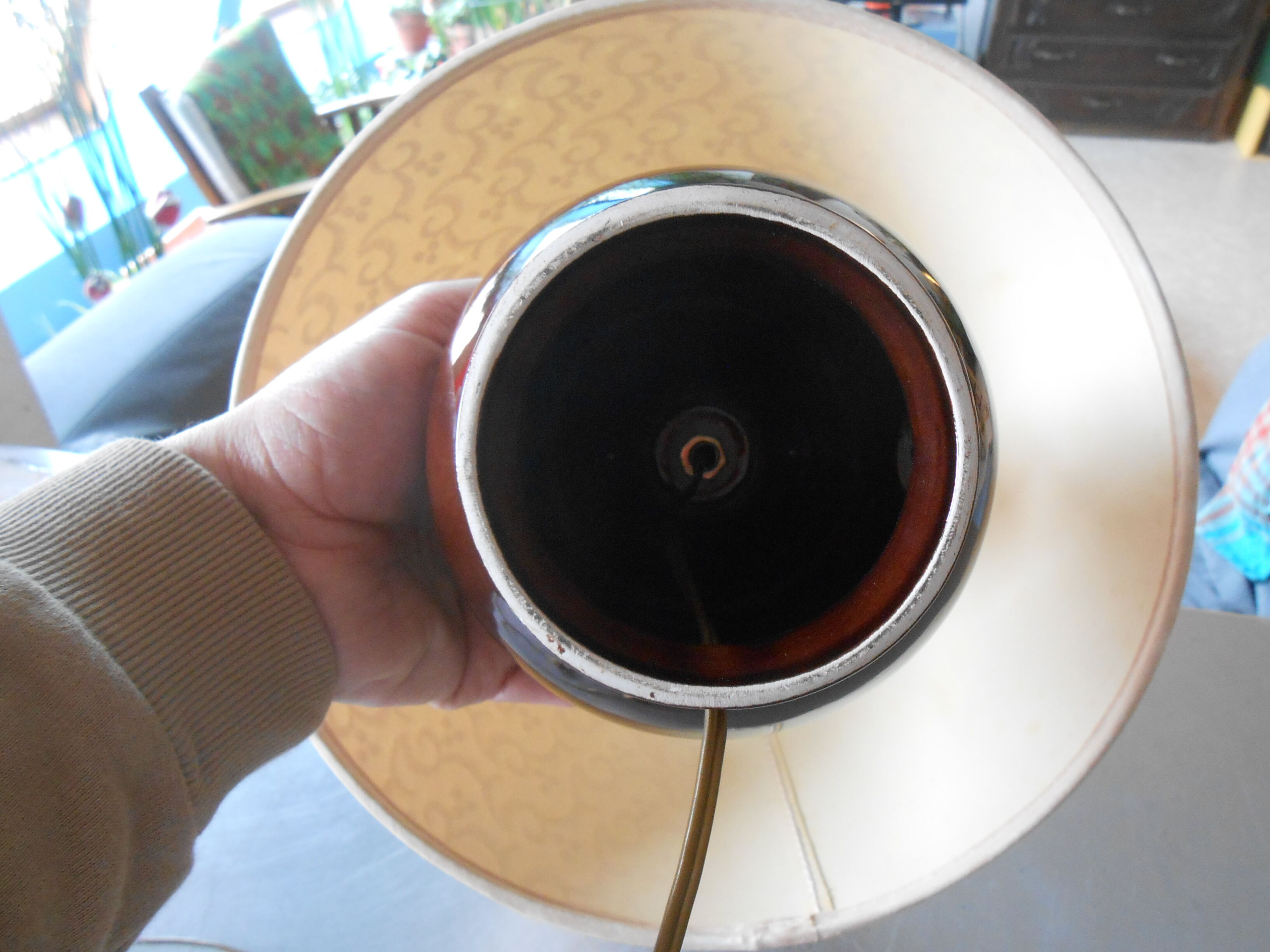 Ceramic body lamp with handles