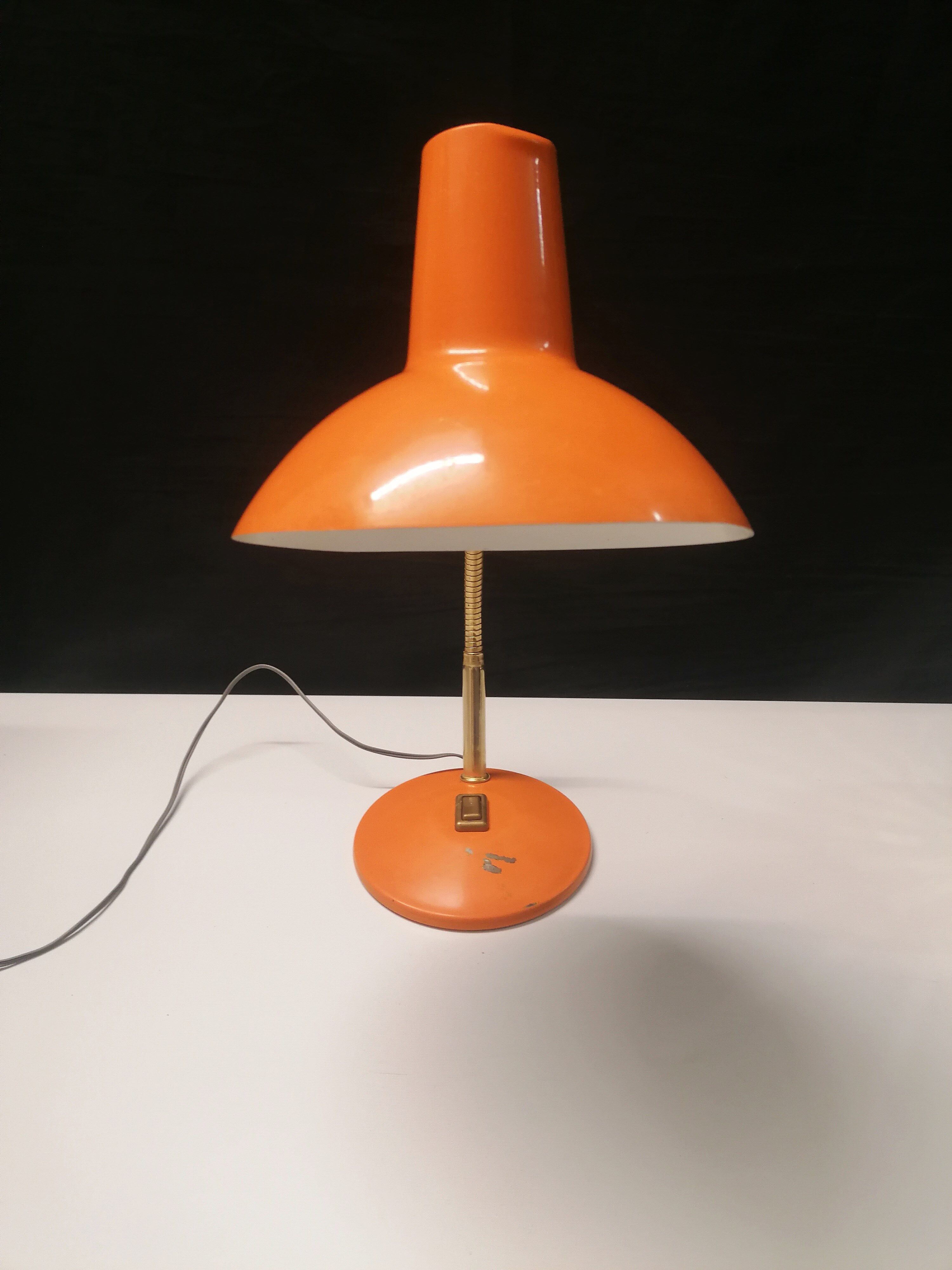 Lampe de bureau vintage - métal laqué orange - 1970