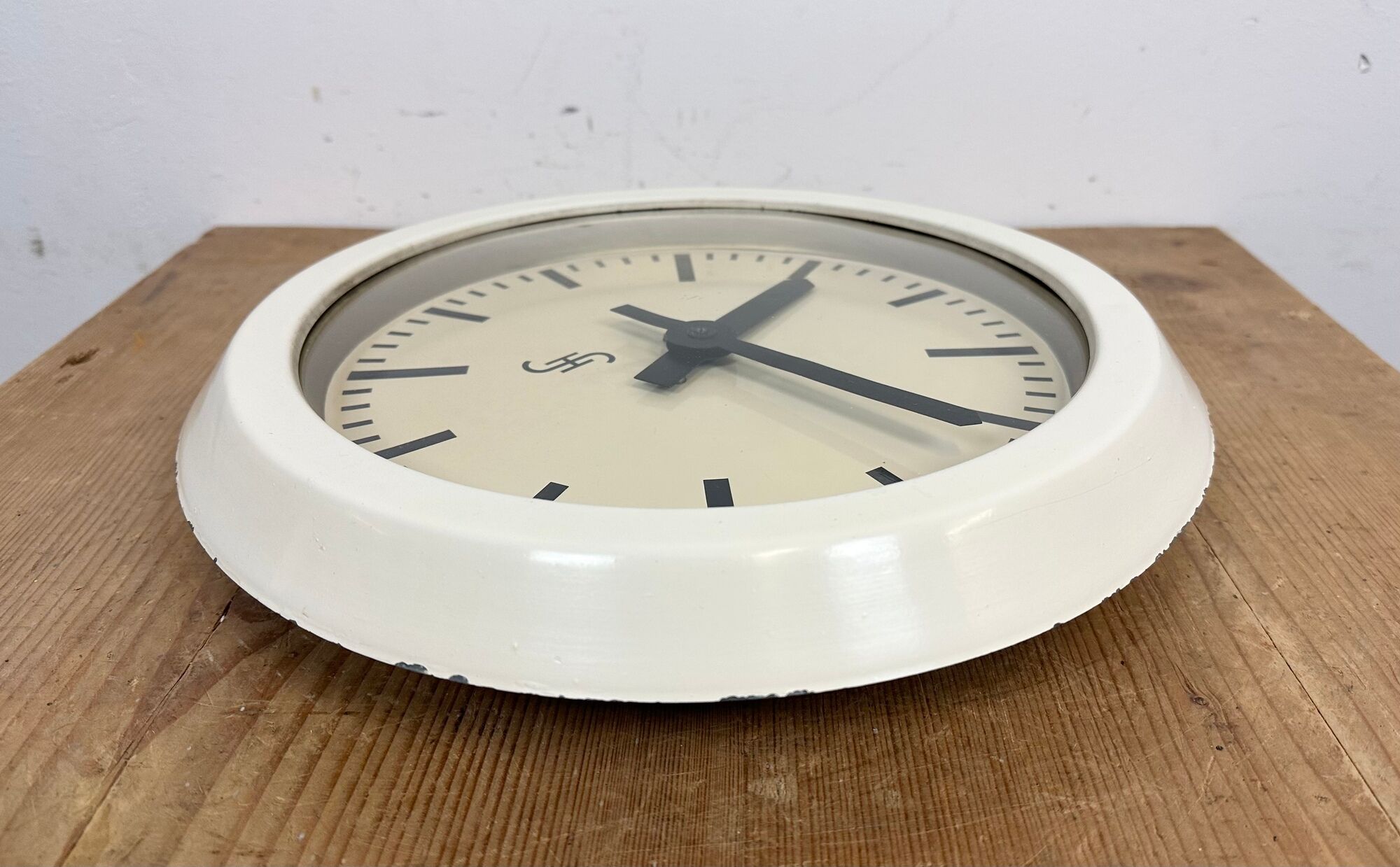 Beige industrial factory wall clock from Siemens, 1950s