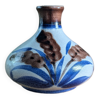 Petit vase boule en peint à motif floraux numéroté