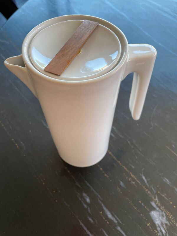 Carafe Habitat blanche ligne greco